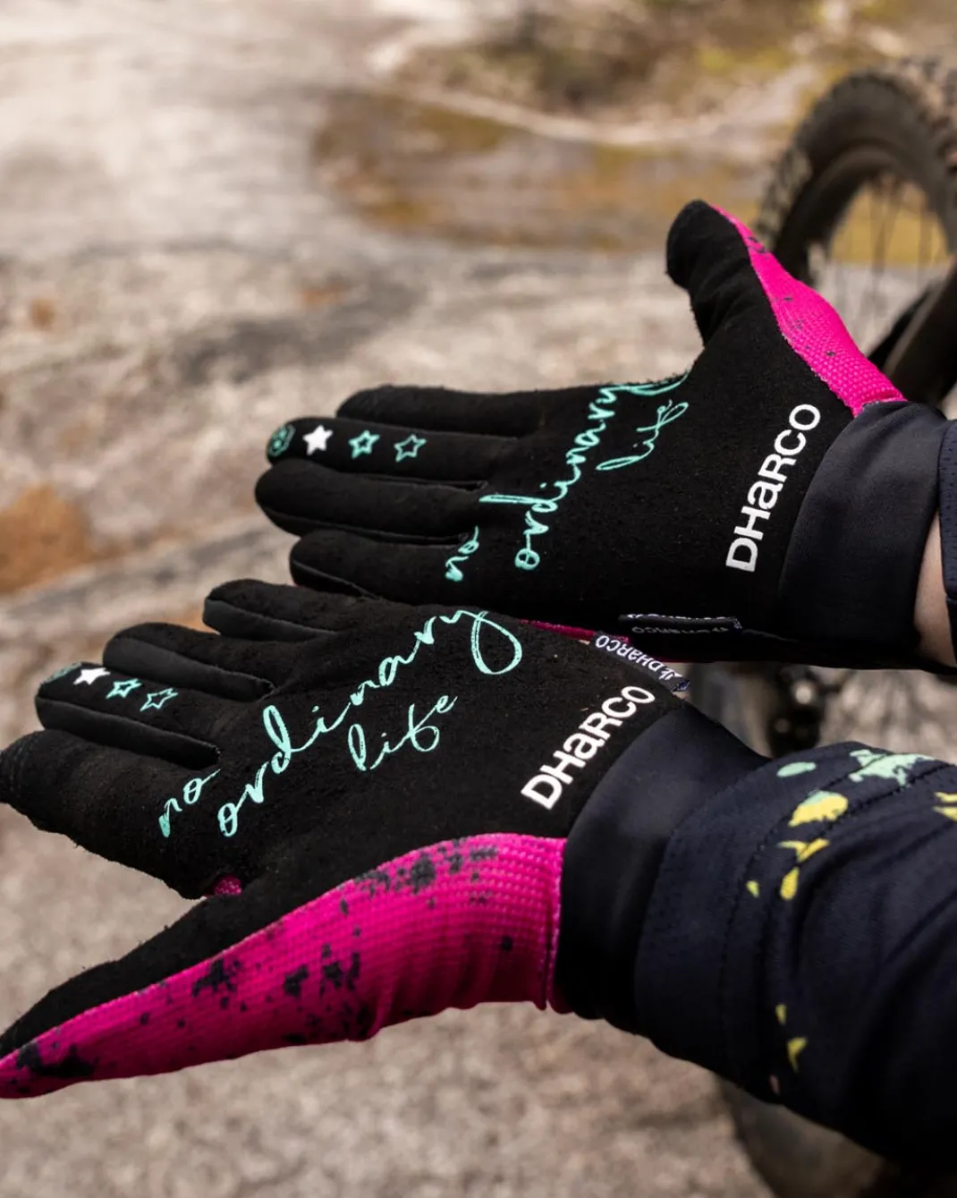 Womens Trail Glove | Chili Peppers