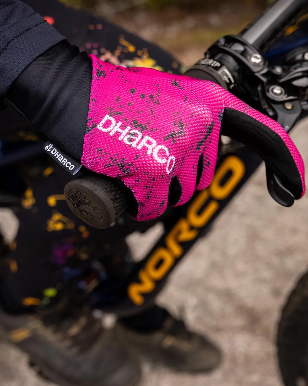 Womens Trail Glove | Chili Peppers