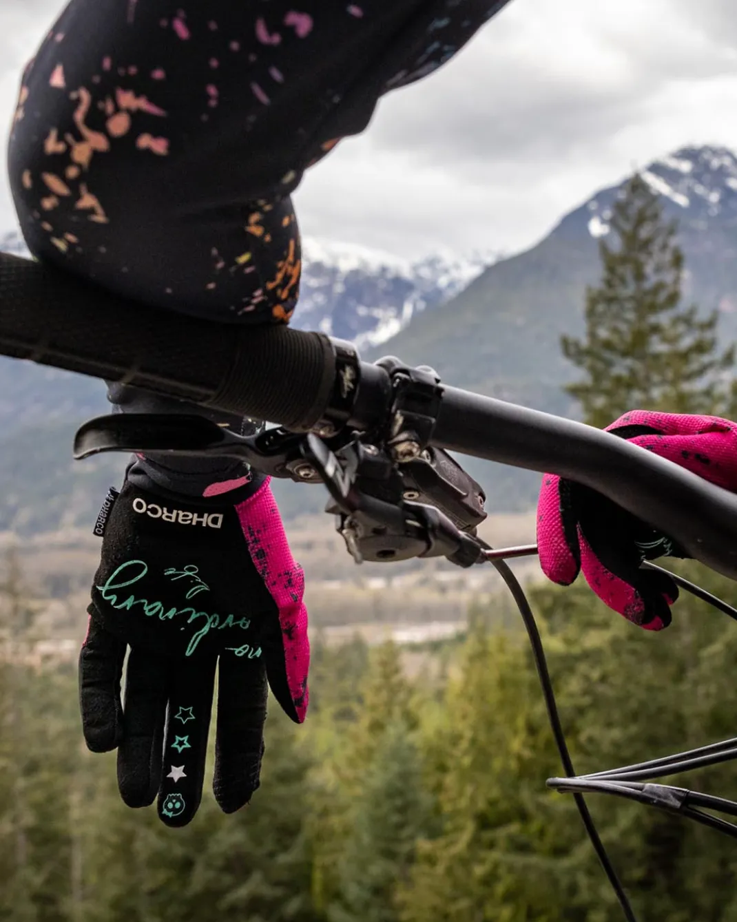 Womens Trail Glove | Chili Peppers